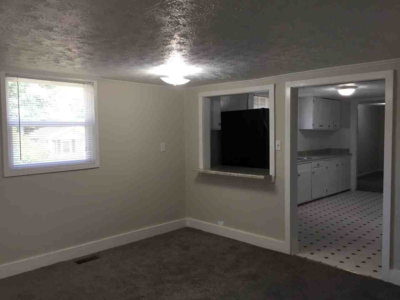 324 Hale St - Photo 4 of 11