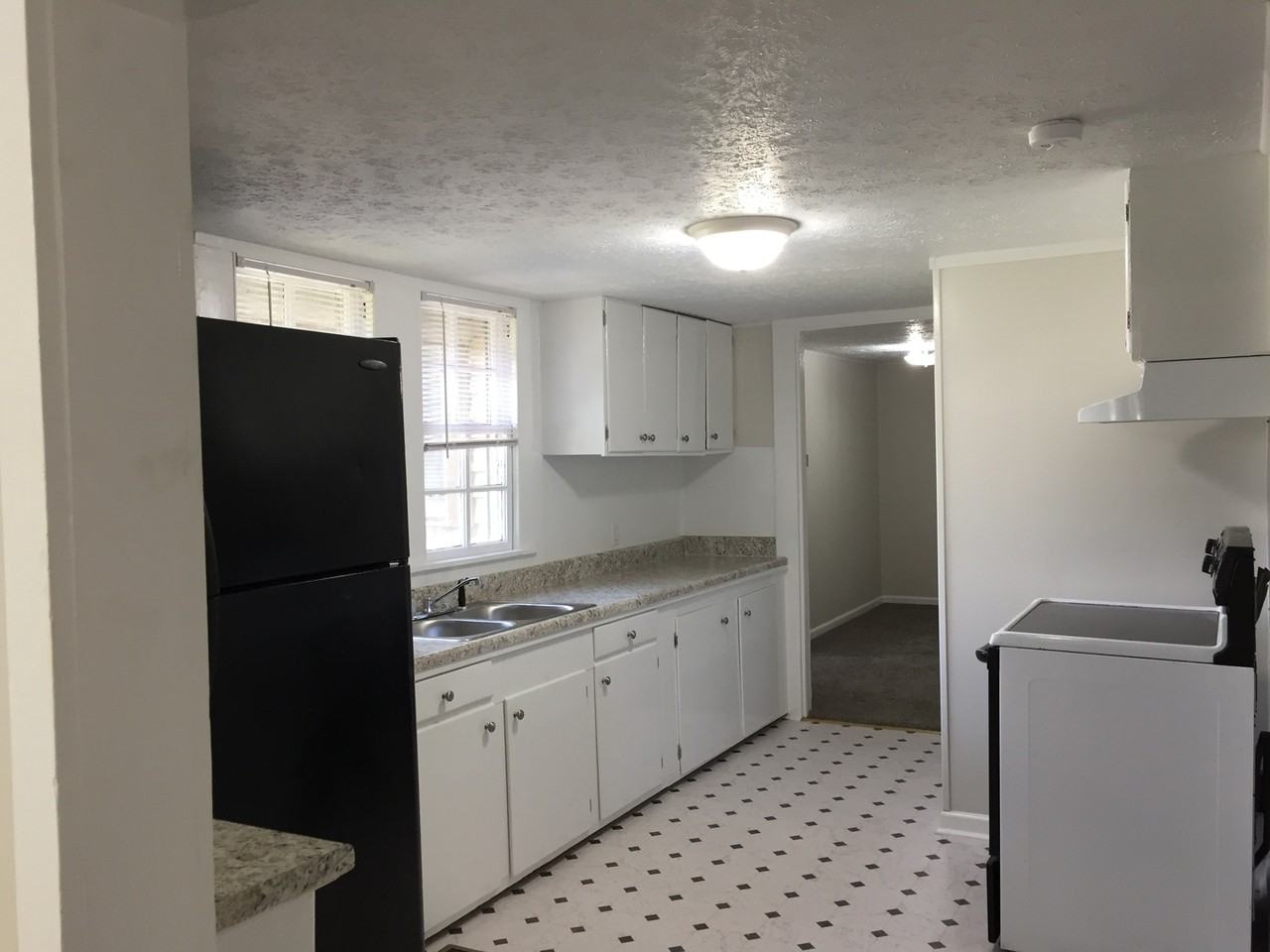 324 Hale St - Photo 5 of 11