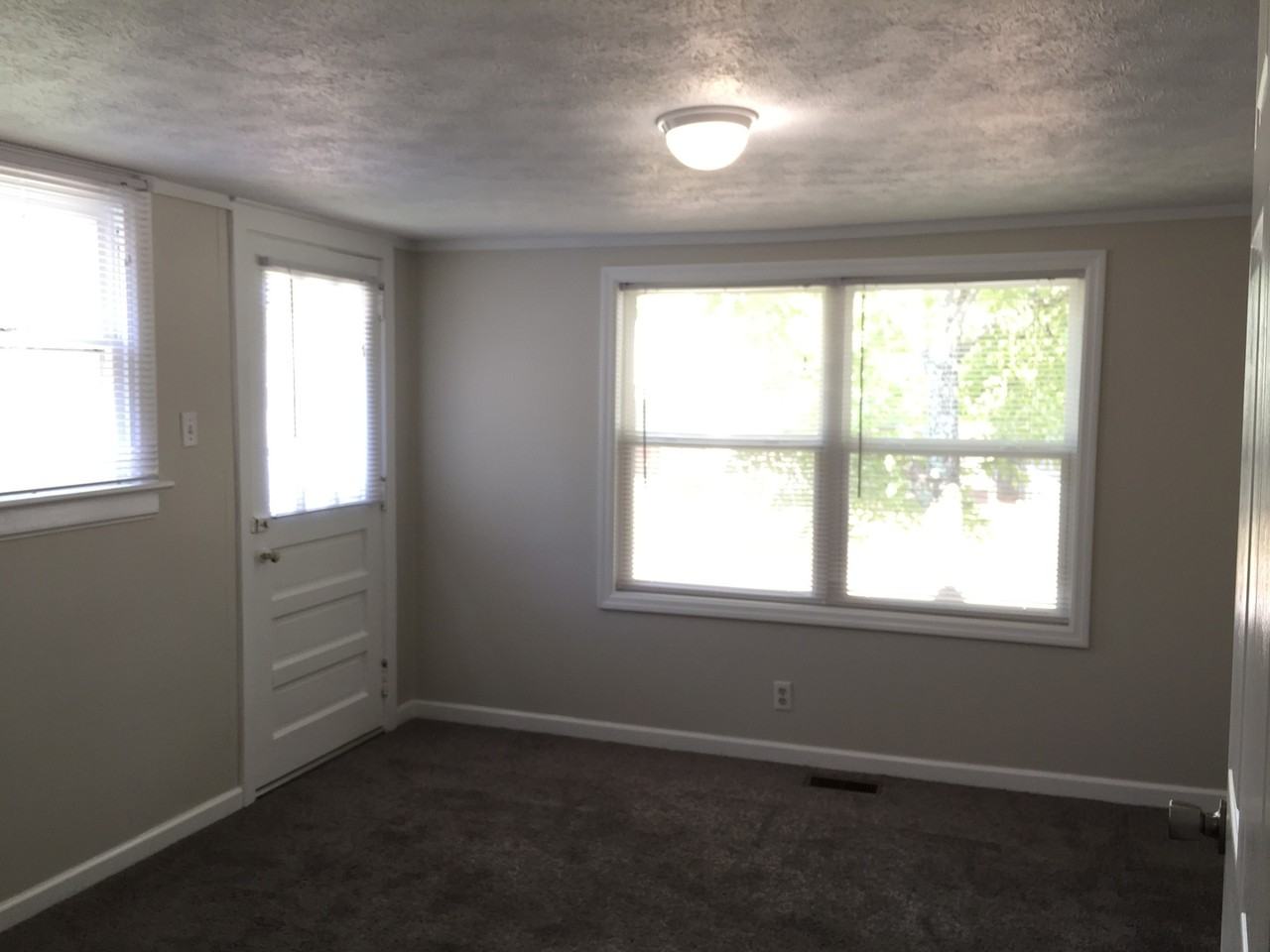 324 Hale St - Photo 6 of 11