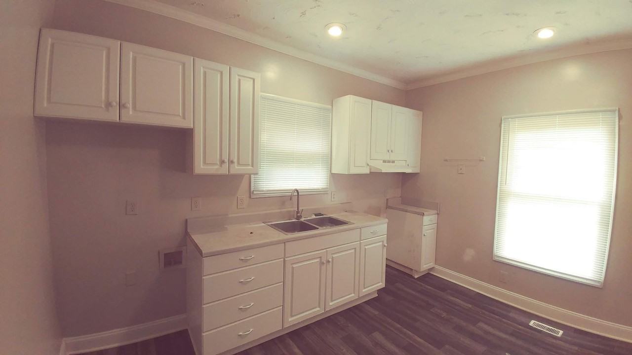 621 N Mountain St - Photo 3 of 11