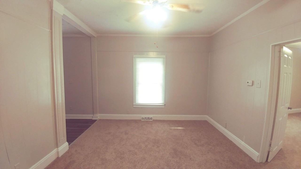 621 N Mountain St - Photo 4 of 11
