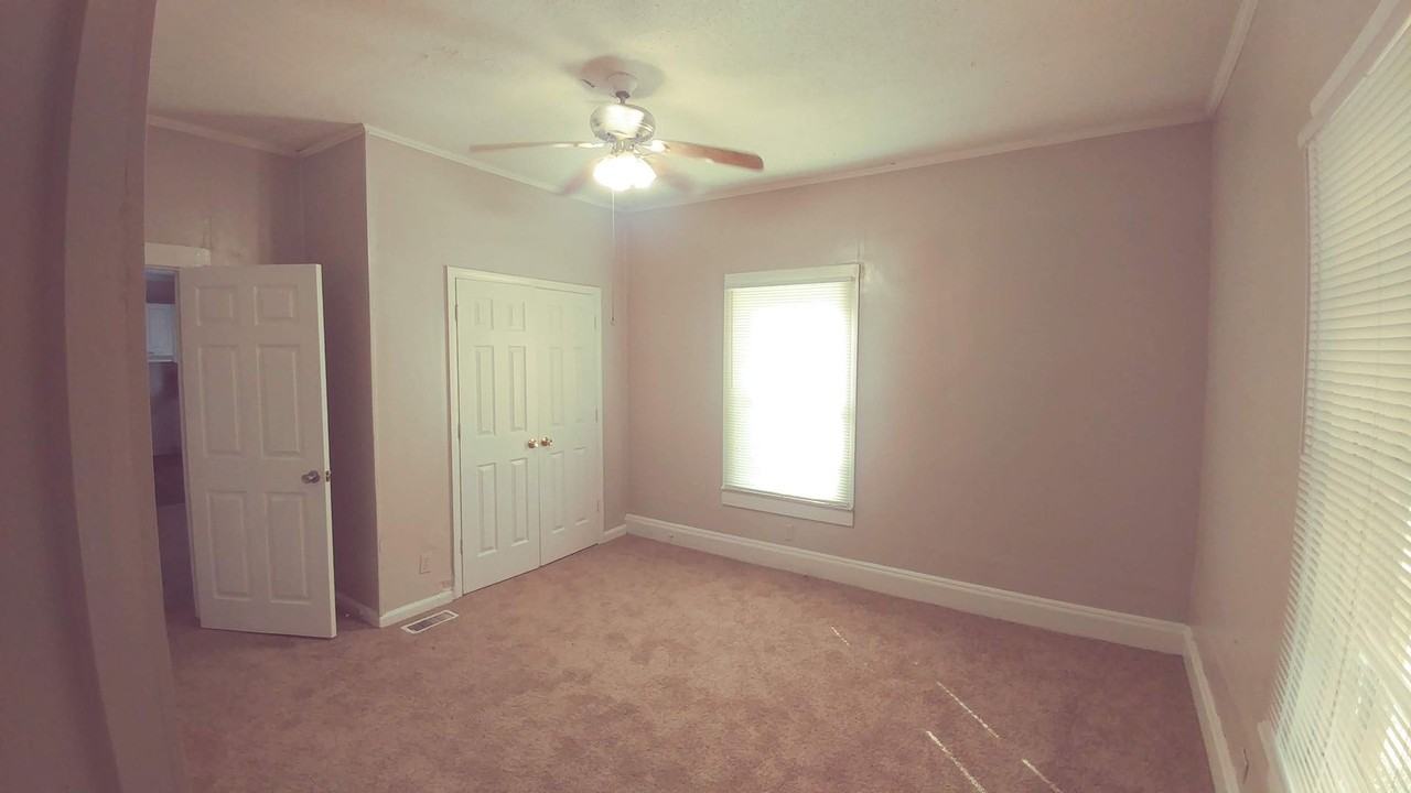 621 N Mountain St - Photo 5 of 11