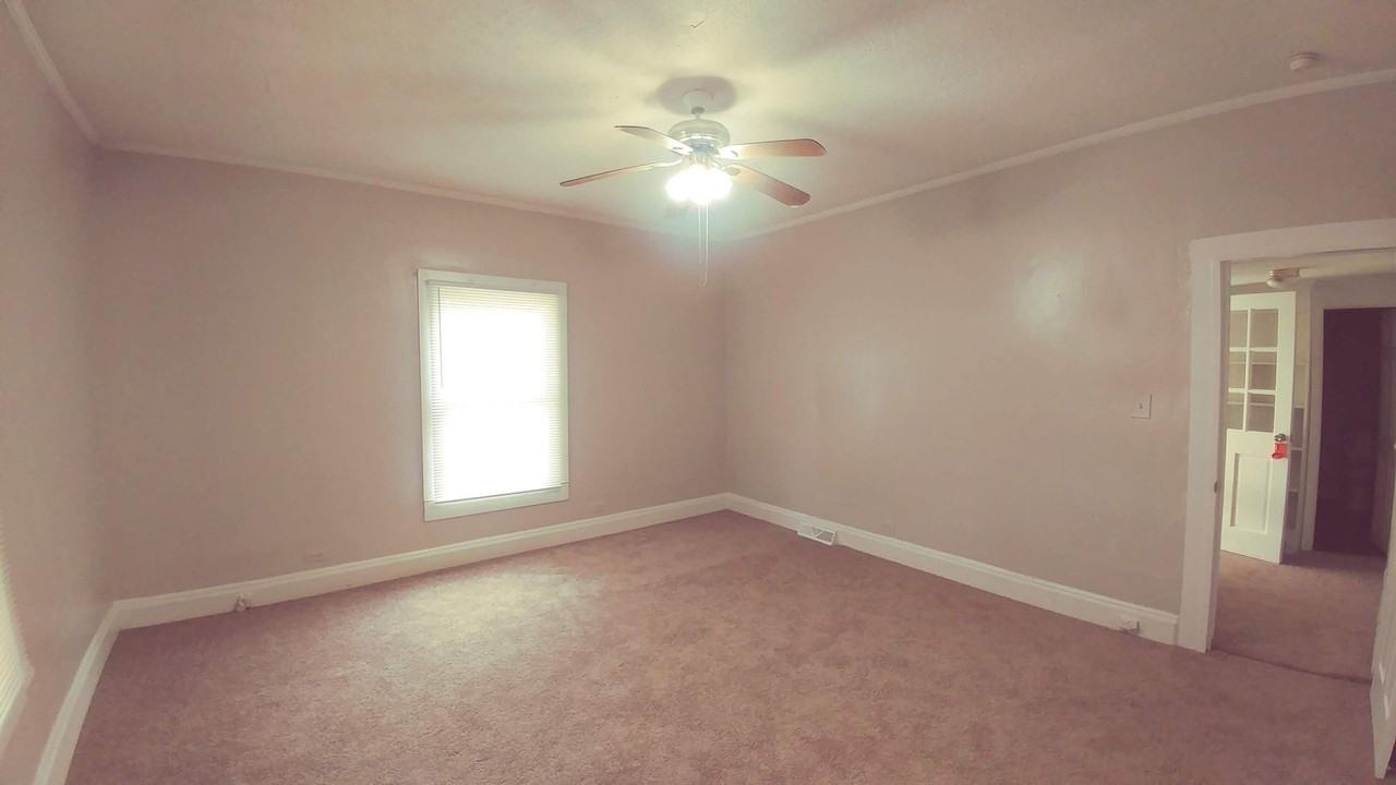 621 N Mountain St - Photo 6 of 11
