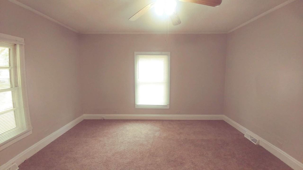 621 N Mountain St - Photo 7 of 11