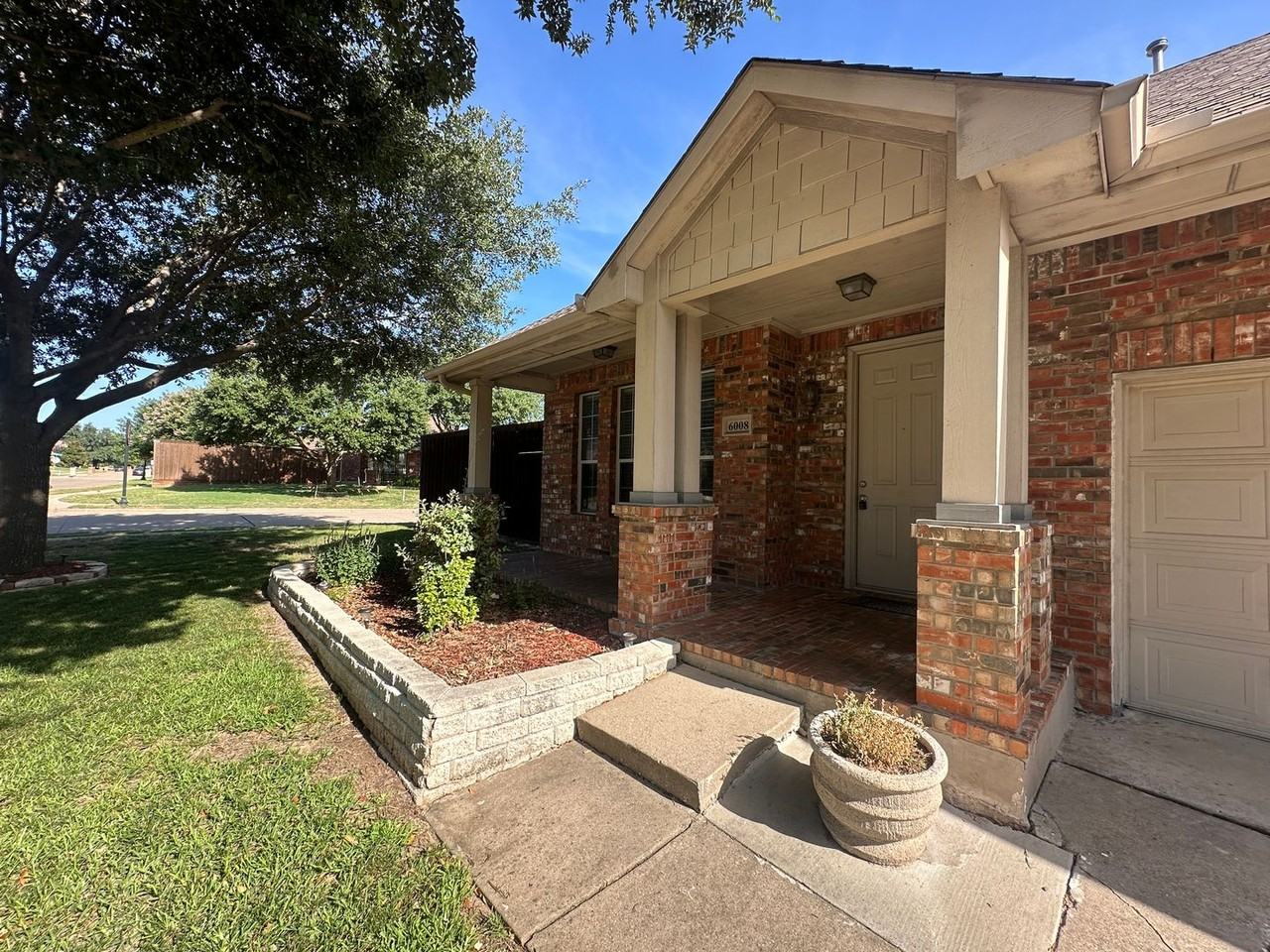 6008 Calloway Dr - Photo 2 of 44