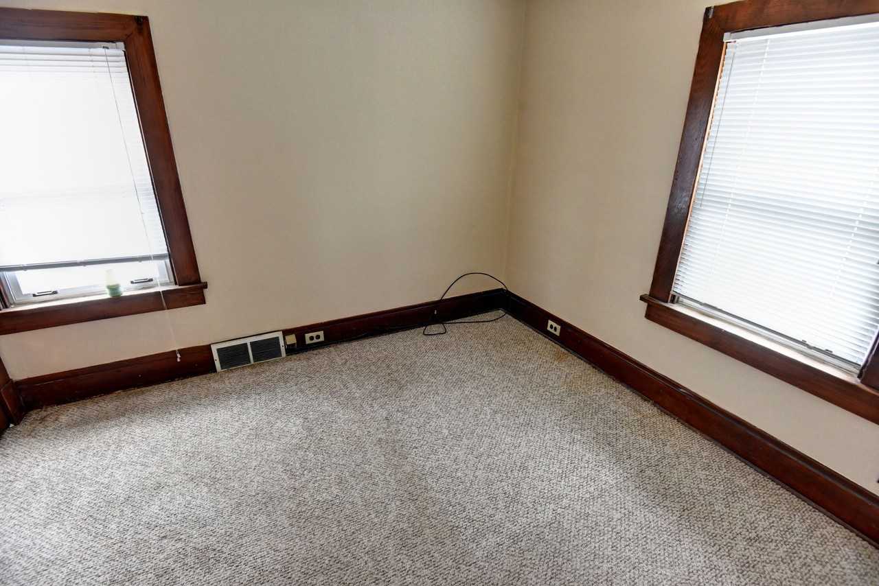 739 Lemington St - Photo 6 of 32