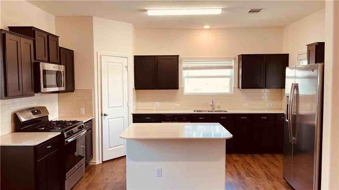 112 Wind Flower Ln - Photo 3 of 38