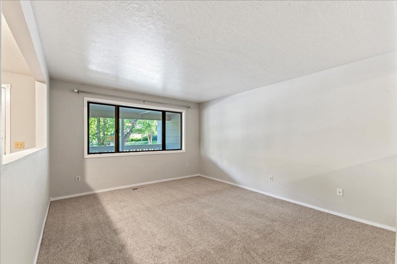 5912 N Collister Dr - Photo 3 of 16