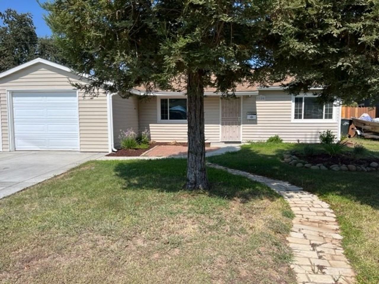 1120 Amberwood Rd - Photo 2 of 16