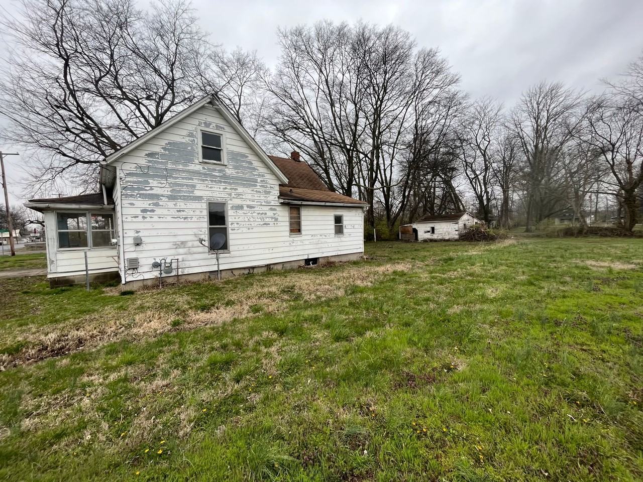 624 W Poplar St - Photo 2 of 5