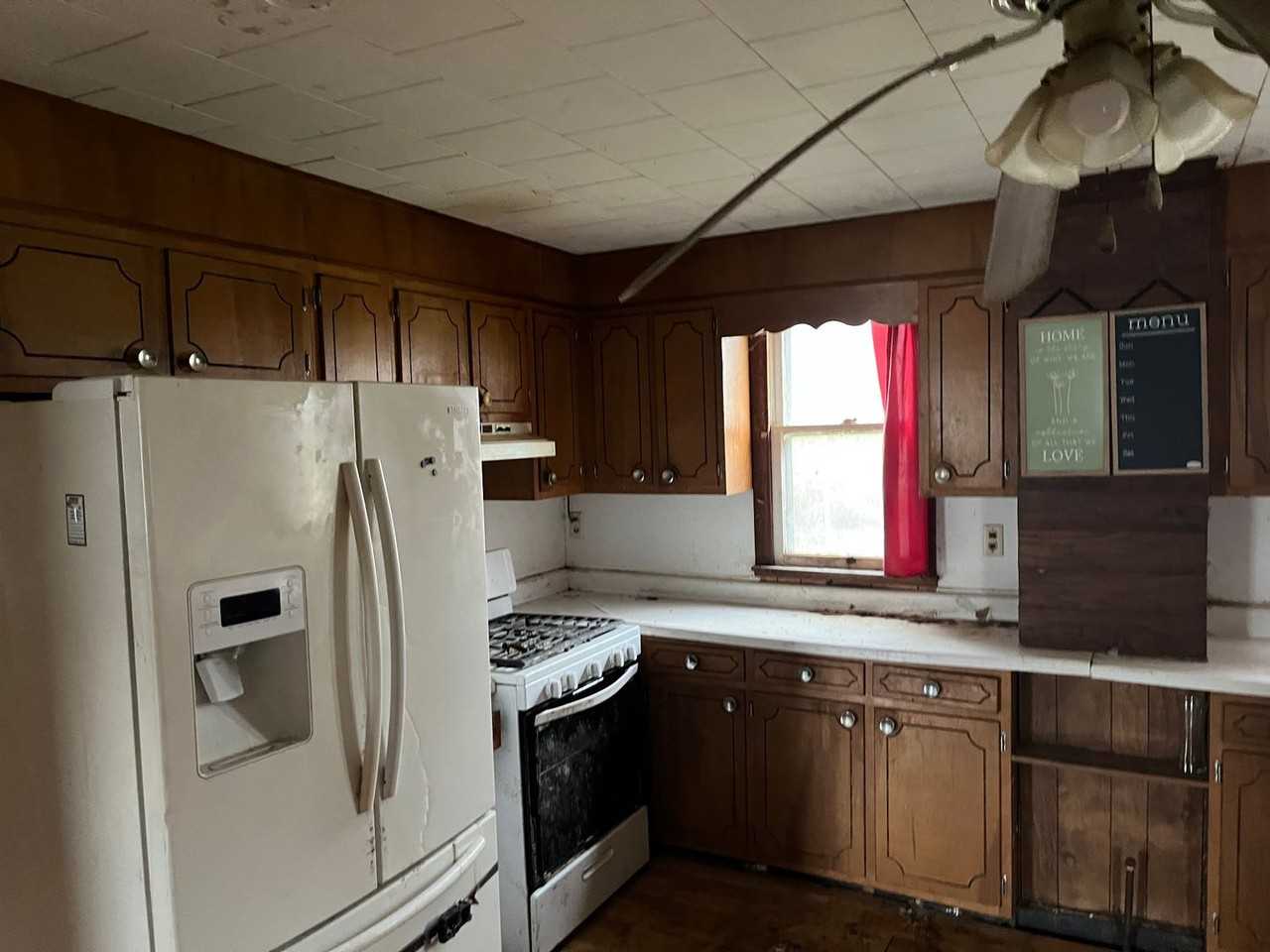 624 W Poplar St - Photo 3 of 5