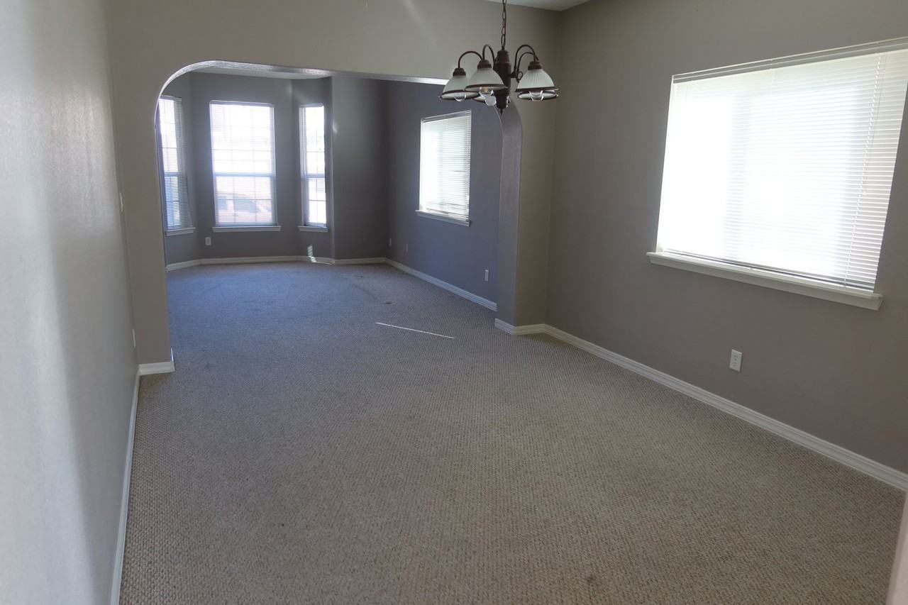 943 Via Descanso Dr - Photo 3 of 19