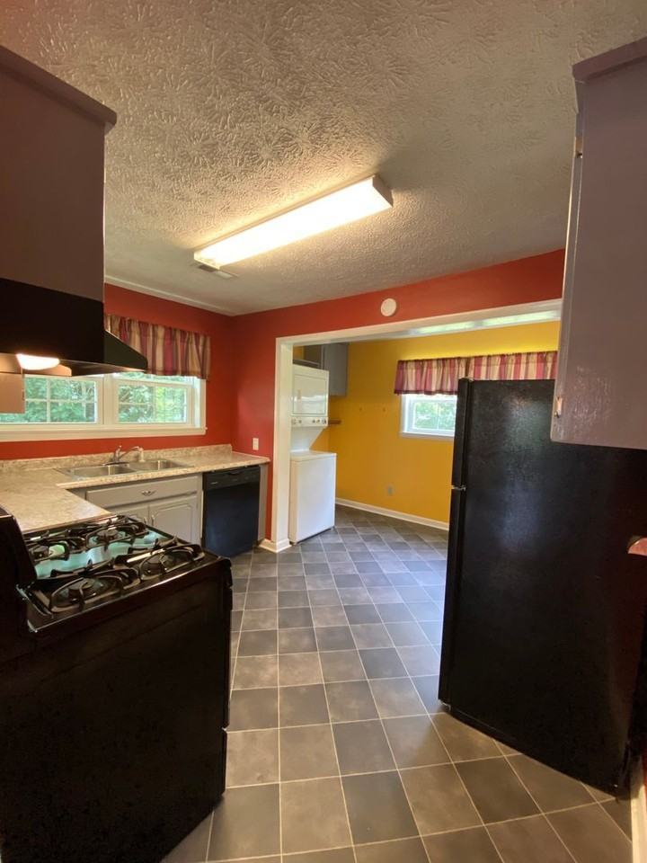 415 Elm Ave Nw - Photo 2 of 10