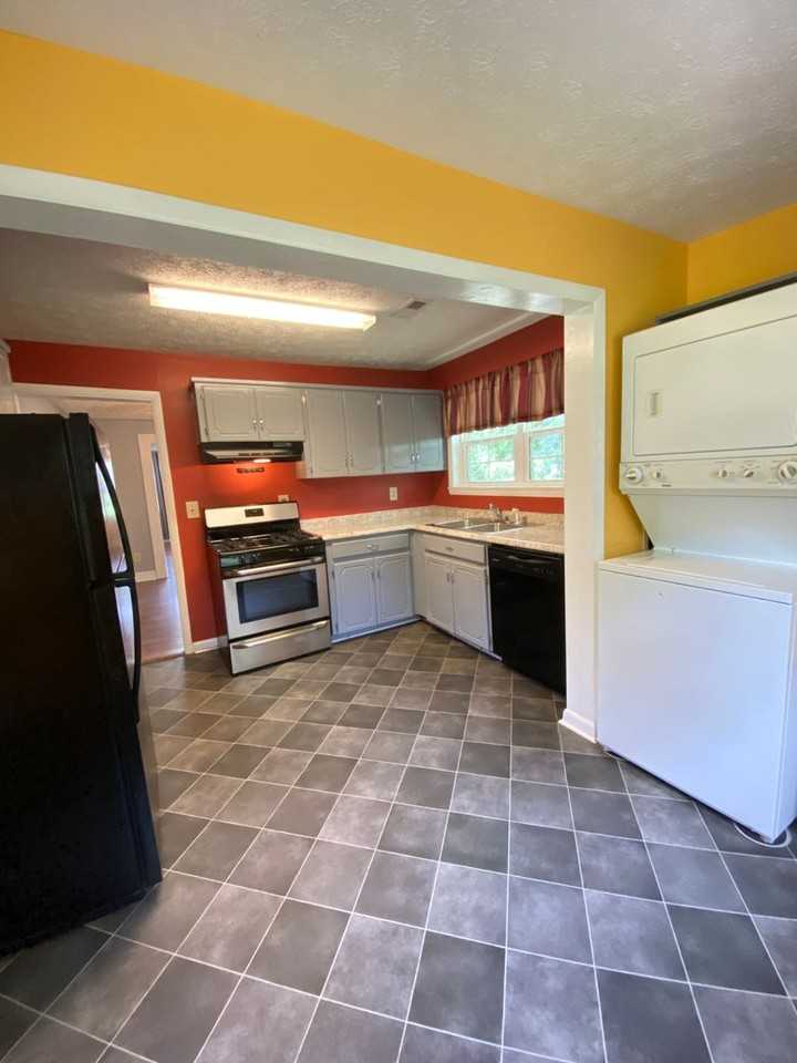 415 Elm Ave Nw - Photo 3 of 10