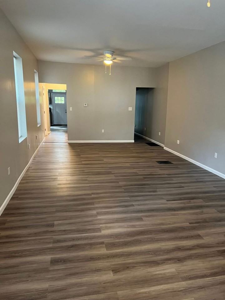 2321 Flora - Photo 2 of 11