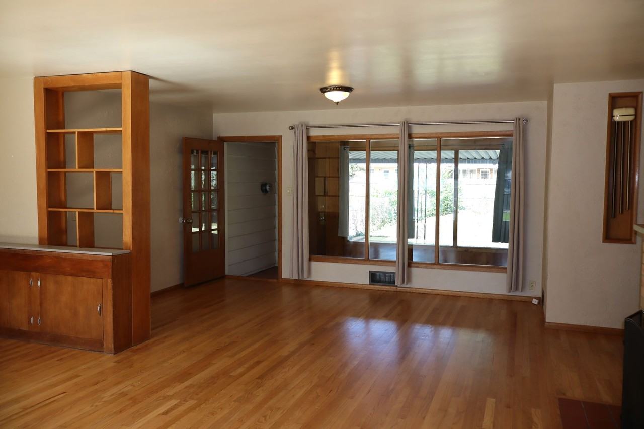 150 Circle Dr - Photo 3 of 13