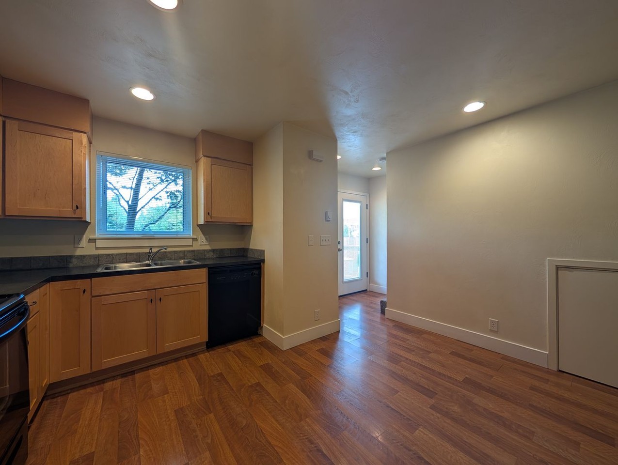 2478 Willamette Aly - Photo 4 of 20