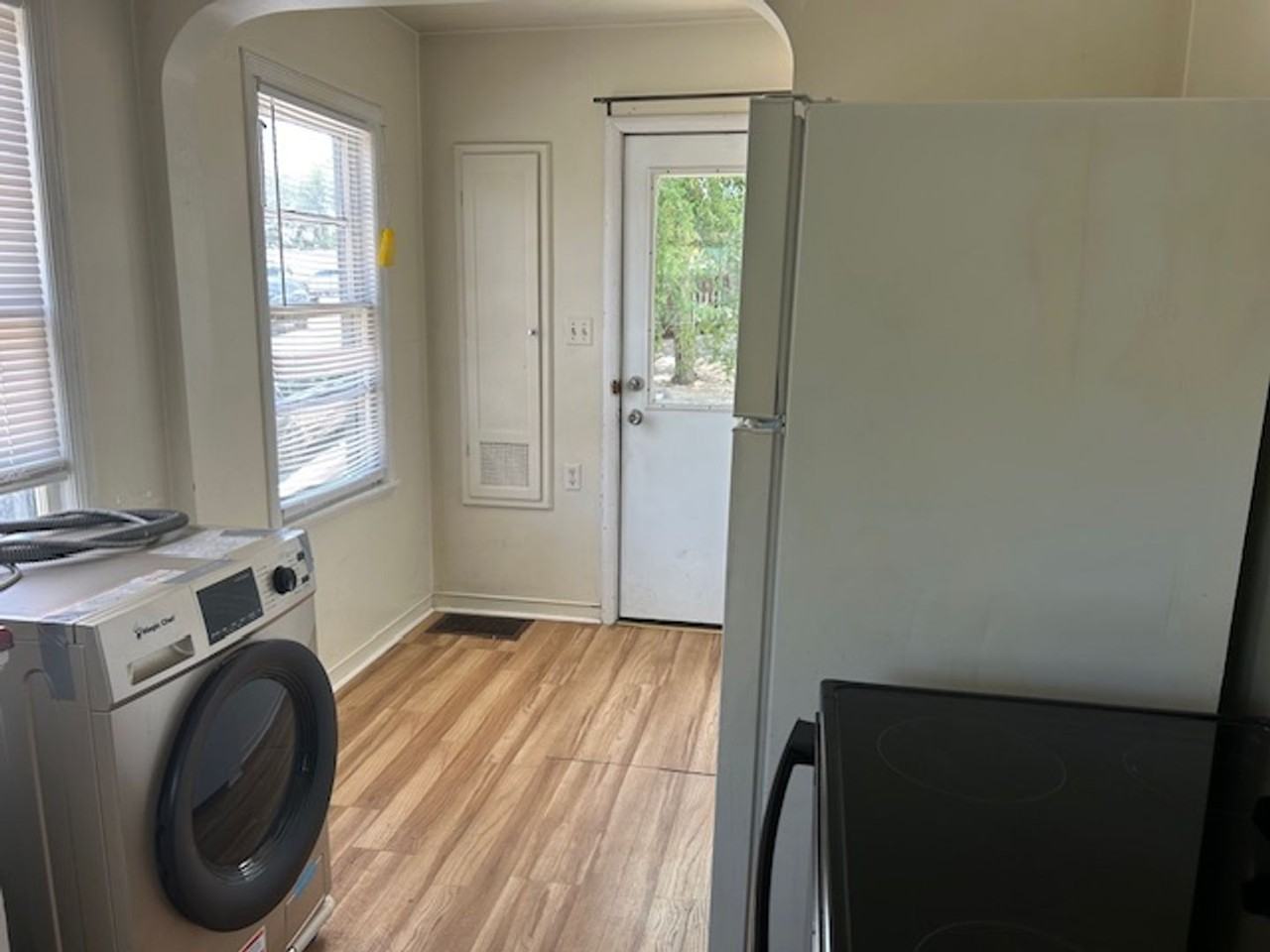 210 W 11th St - Photo 3 of 5