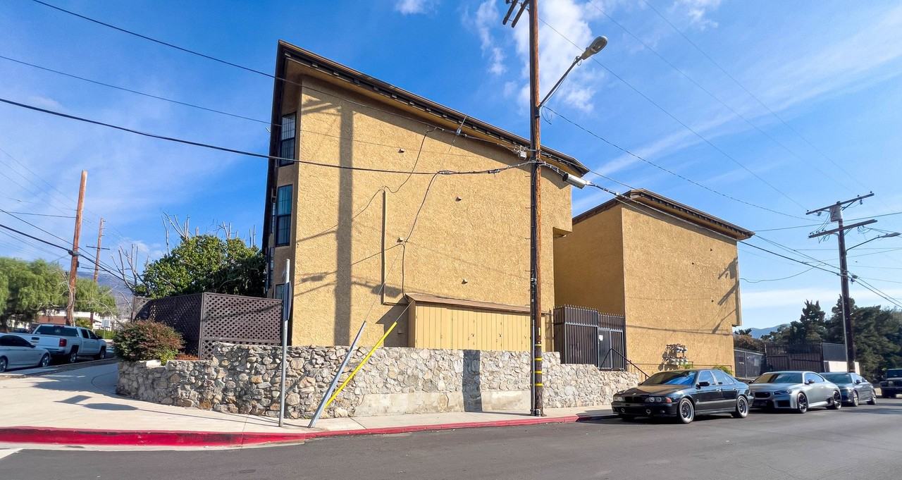 10256 Mcclemont Ave - Photo 2 of 10