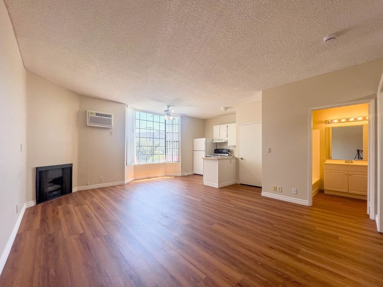 10256 Mcclemont Ave - Photo 3 of 10