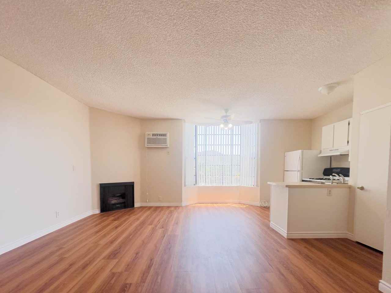 10256 Mcclemont Ave - Photo 4 of 10