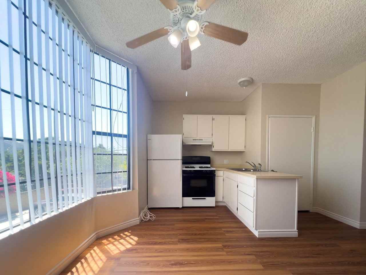 10256 Mcclemont Ave - Photo 6 of 10