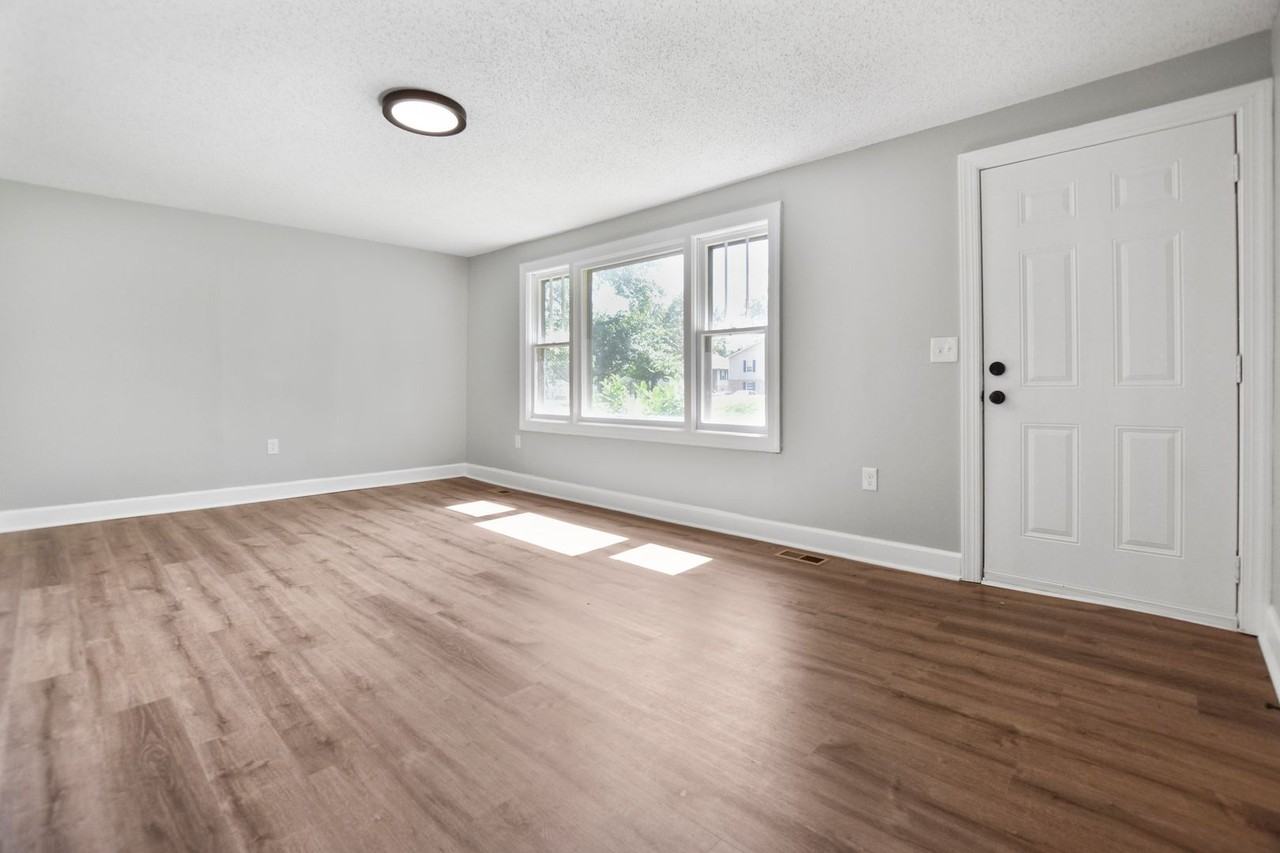 2447 Whitfield Rd - Photo 2 of 16