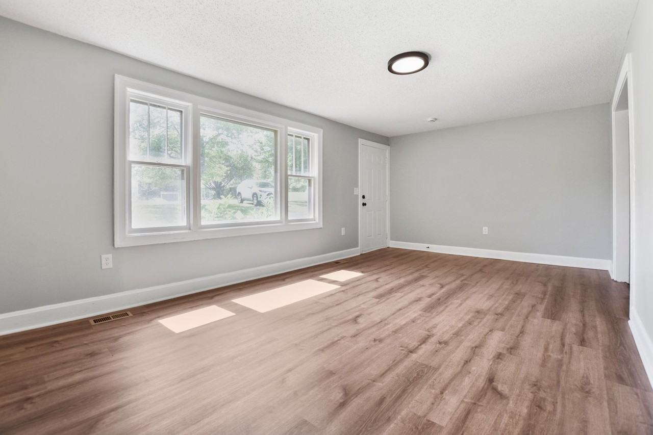 2447 Whitfield Rd - Photo 3 of 16