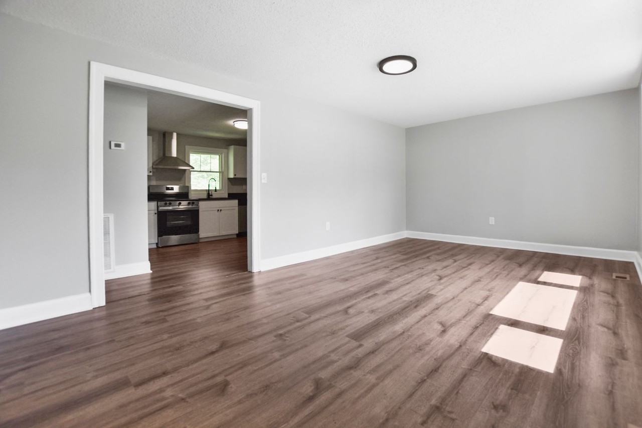 2447 Whitfield Rd - Photo 5 of 16