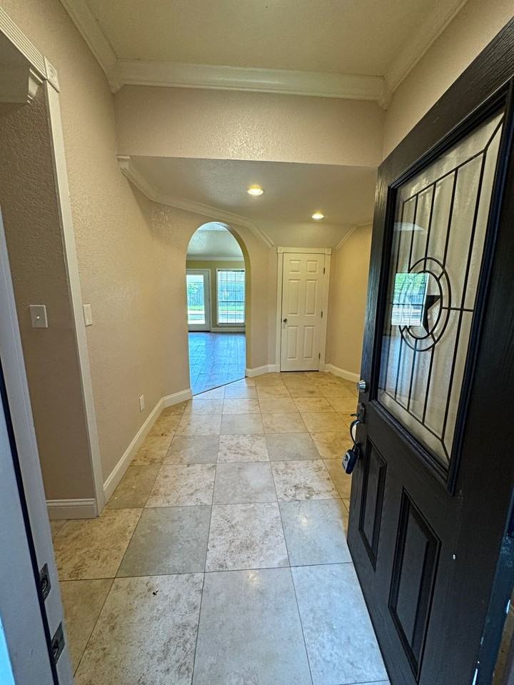 2312 Lisa Ln - Photo 2 of 20