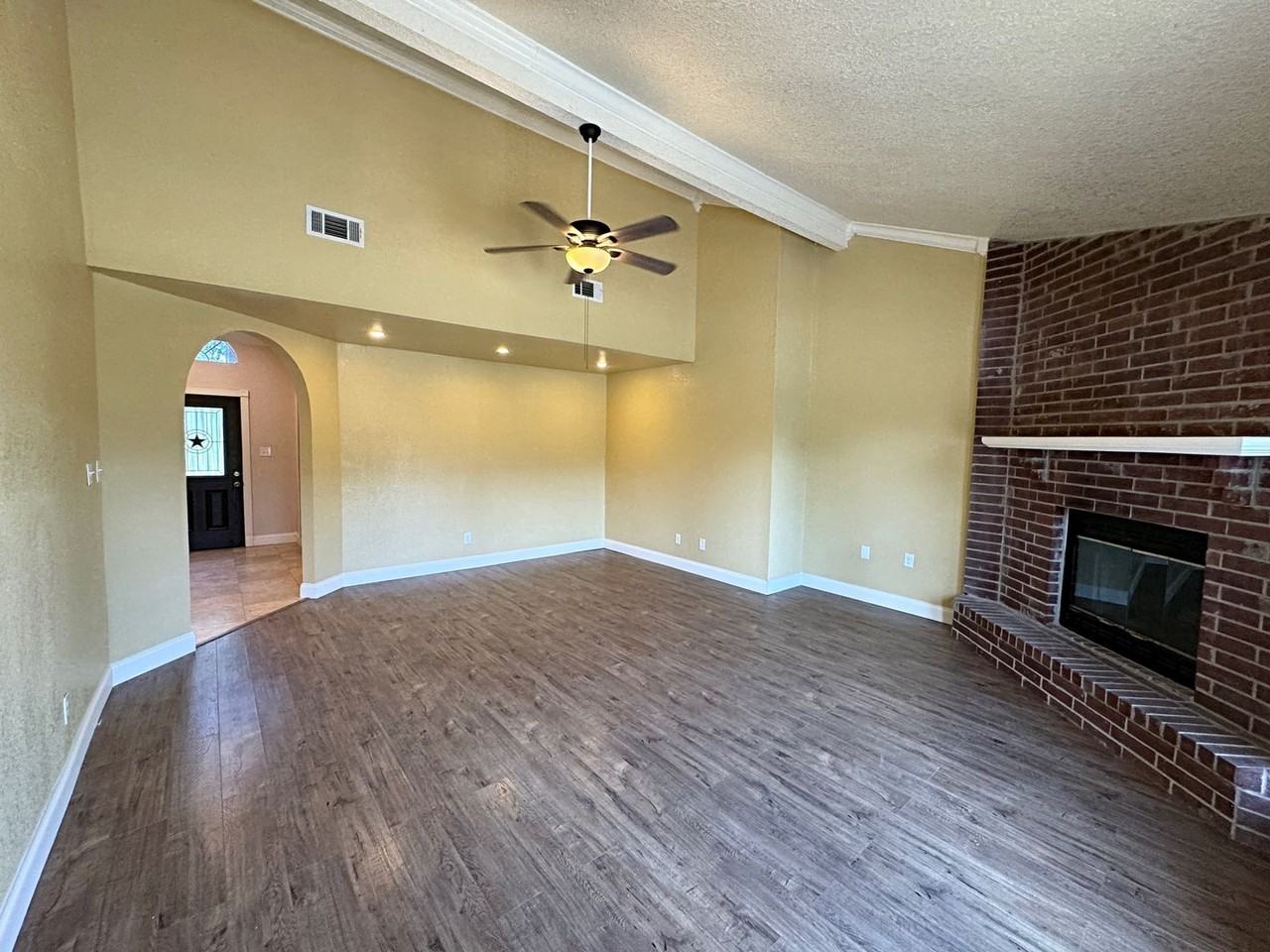 2312 Lisa Ln - Photo 3 of 20