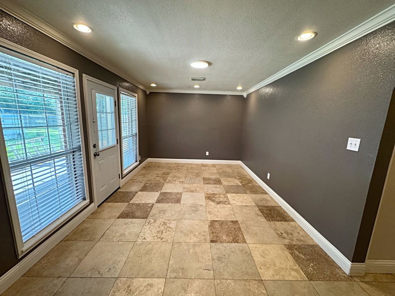 2312 Lisa Ln - Photo 7 of 20