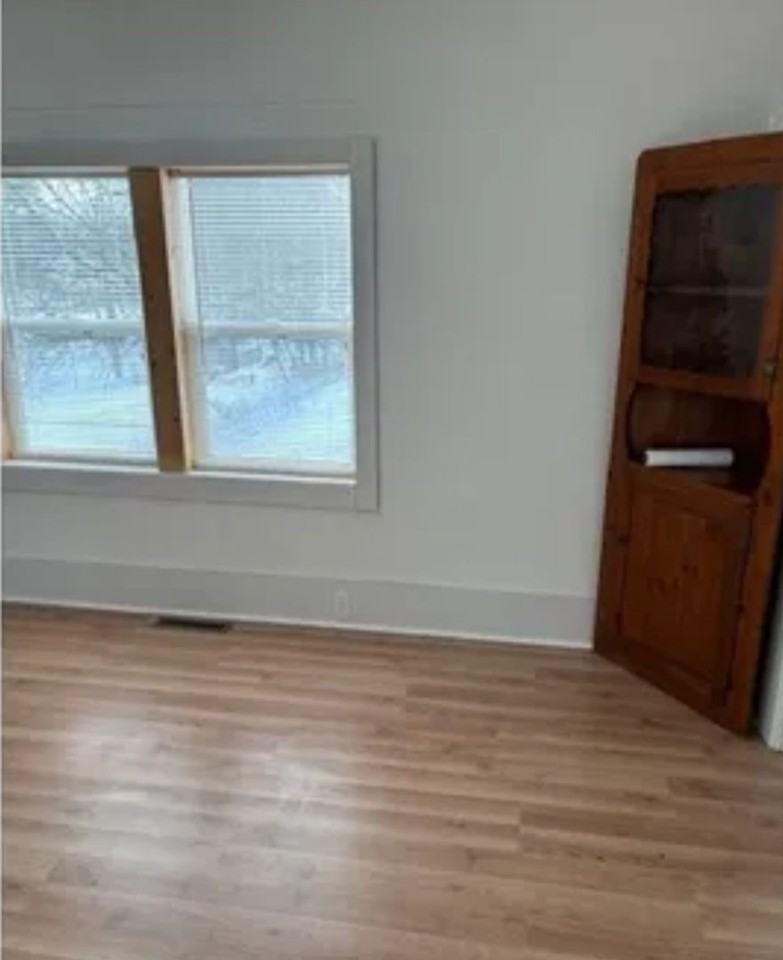 310 1st Ave N - Photo 3 of 5