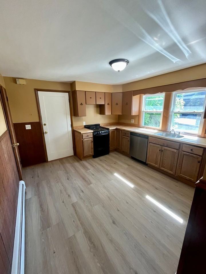 8 Downs Ave - Photo 2 of 7