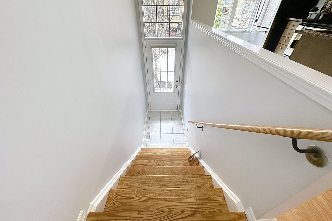 7081 Fairmeadow Crescent - Photo 2 of 22
