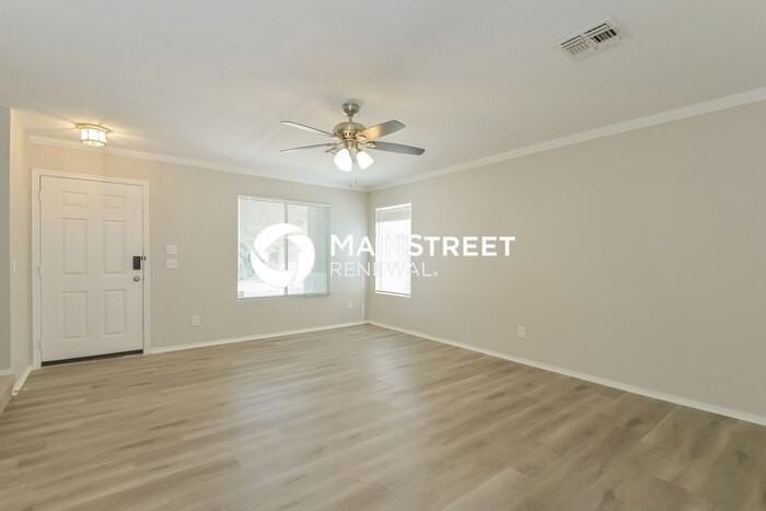 2314 S Mcconnell Dr - Photo 2 of 17