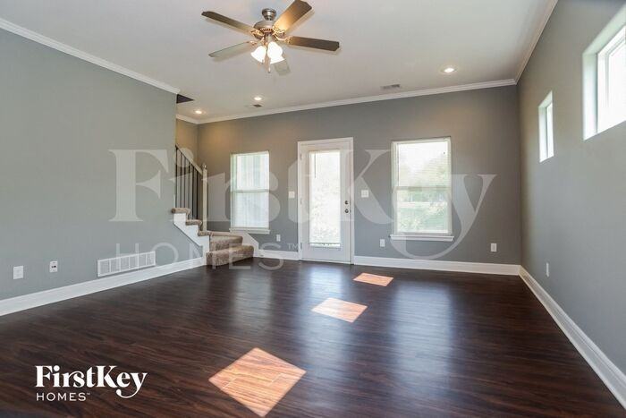 219 Jenny Ln - Photo 3 of 15