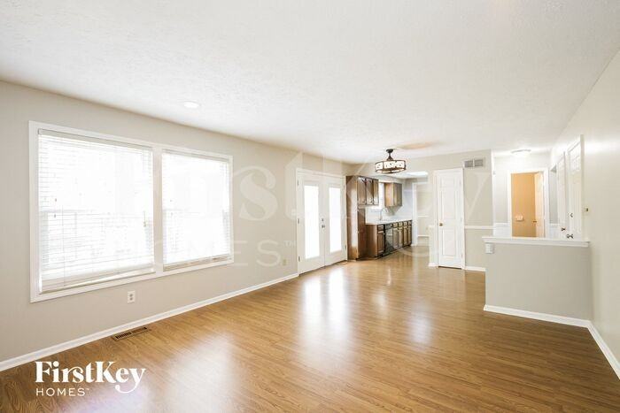 7815 Bryden Dr - Photo 3 of 15
