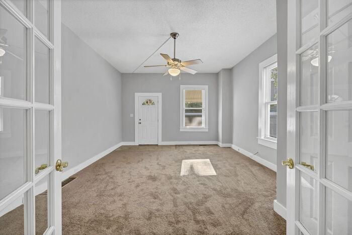 117 Church St - Photo 3 of 24