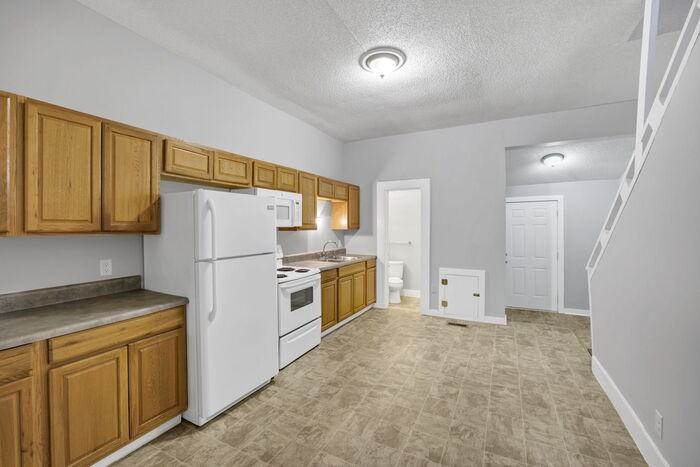 119 Church St - Photo 3 of 25