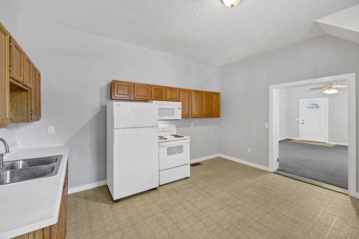 124 Church St - Photo 2 of 23