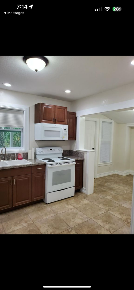 903 East New York Avenue ##1 - Photo 4 of 12