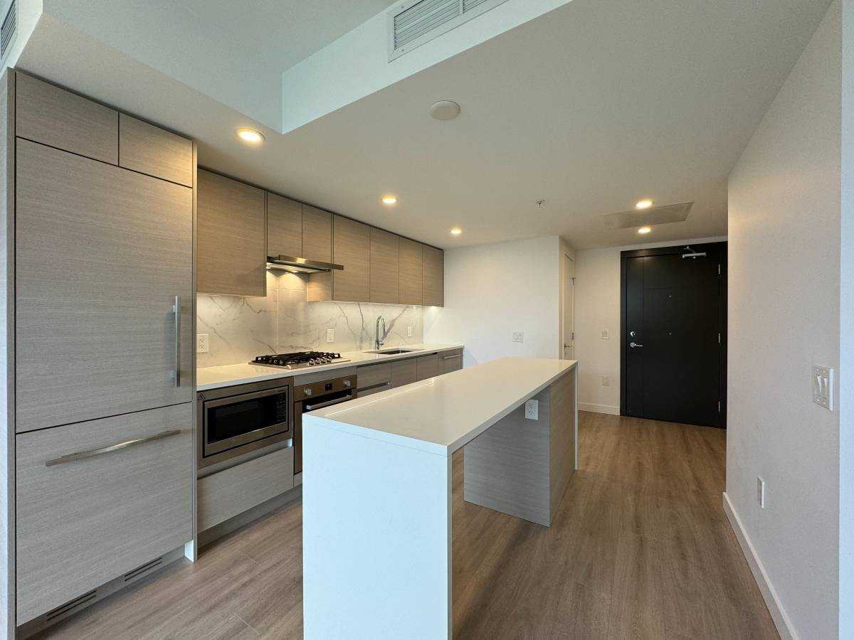 823 Carnarvon Street - Photo 2 of 19