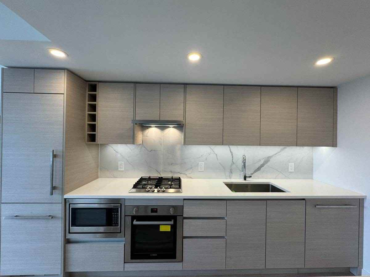 823 Carnarvon Street - Photo 3 of 19