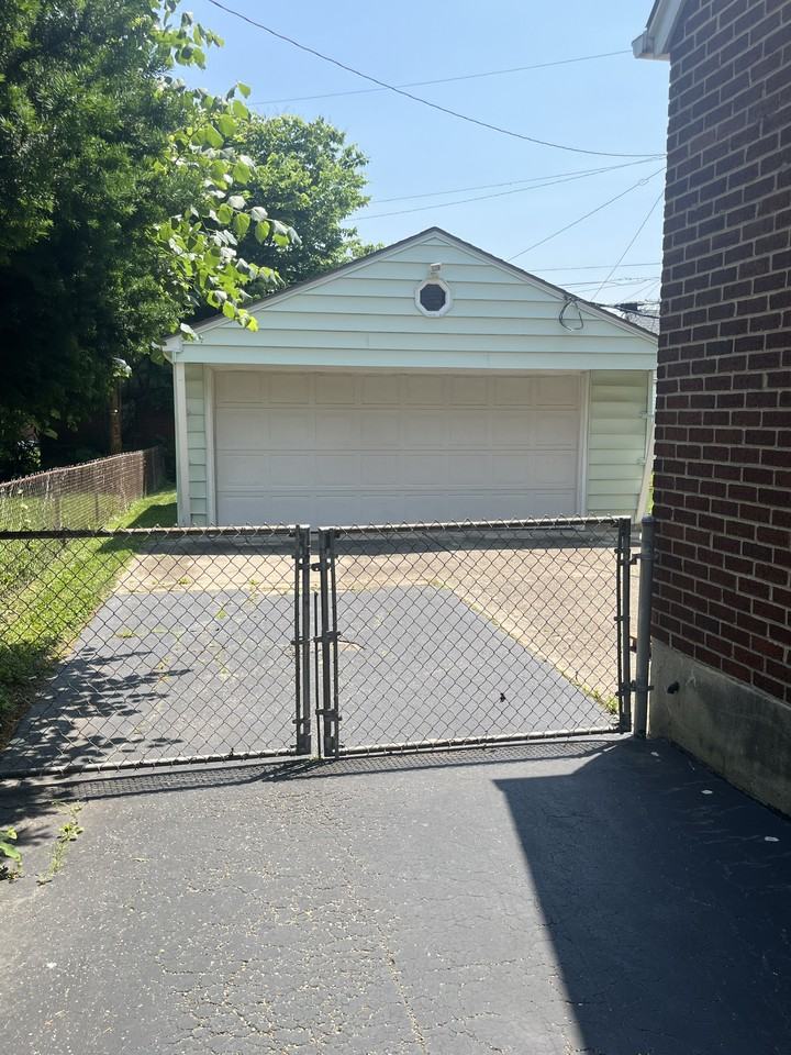 1016 Hampshire Rd #NA - Photo 3 of 18