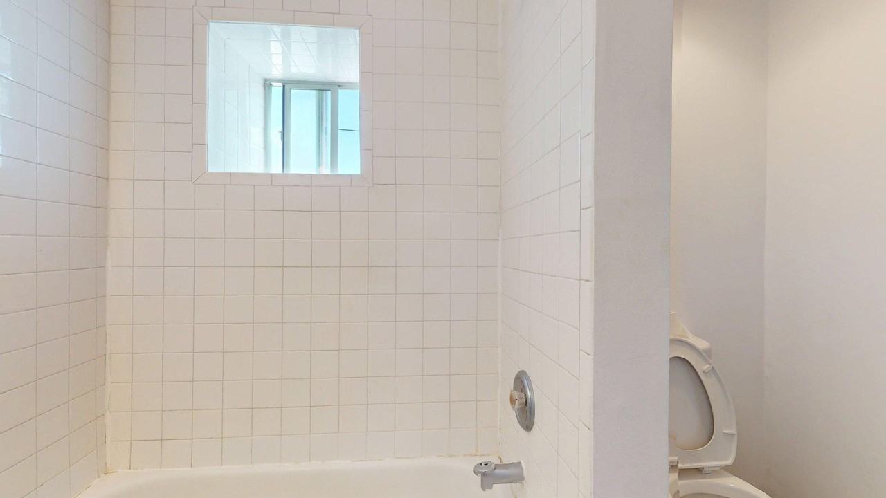 1207 Barelas St Sw #C - Photo 3 of 13