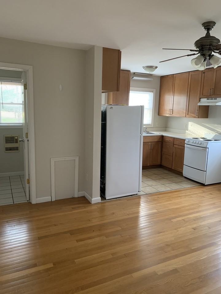 505 E College St #6 - Photo 4 of 6