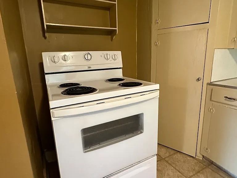 E Charnwood St #B - Photo 5 of 7