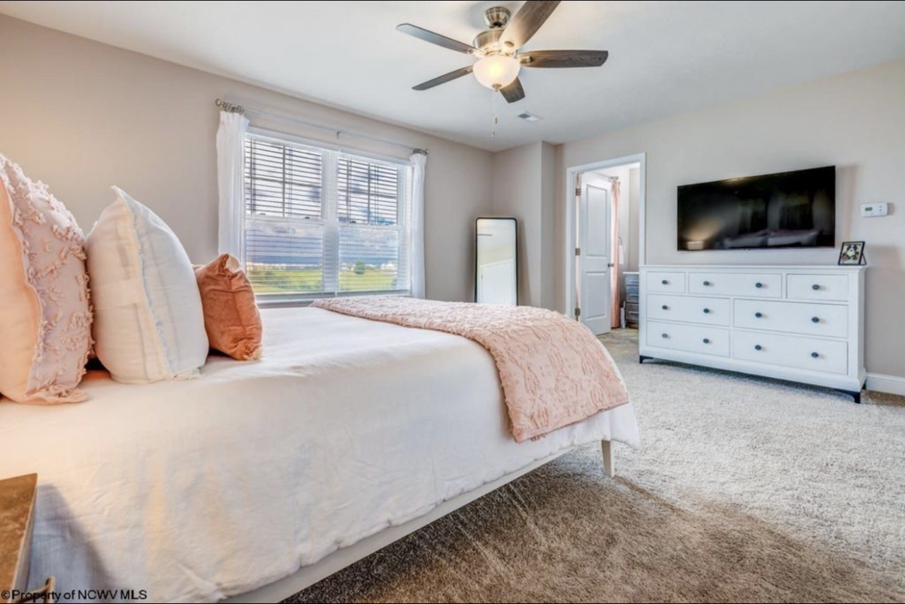 201 Red Oak Ln #201 - Photo 3 of 10