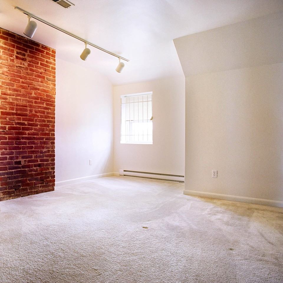 419 Denniston St #4 - Photo 4 of 4